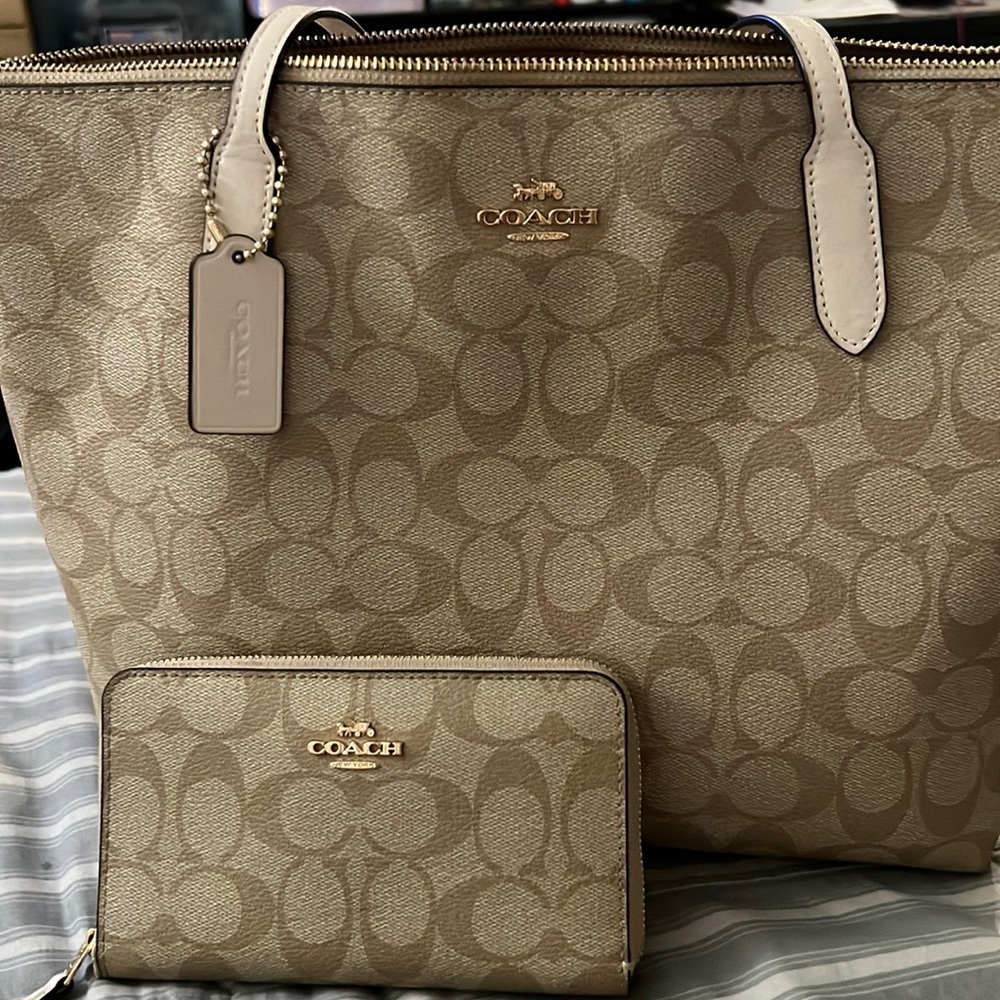 Gallery Tote In Signature Canvas with matching wallet